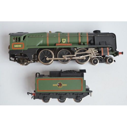 5 - Wrenn OO gauge W2236 4-6-2 34042 'Dorchester' West Country BR lined green livery electric train mode... 