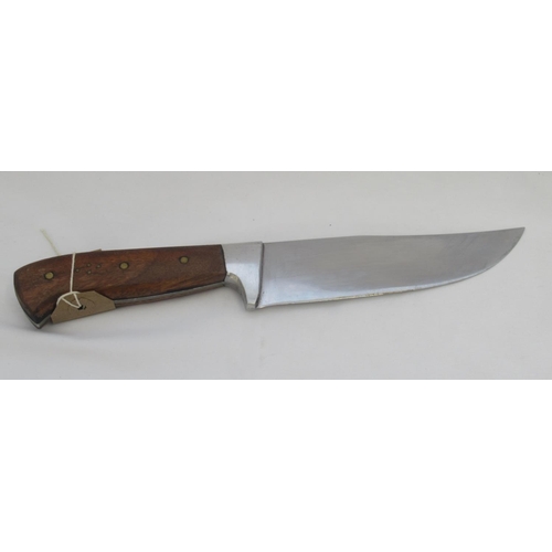 380 - Fixed blade stag hunting knife with stainless steel blade and wooden handle in very good condition. ... 