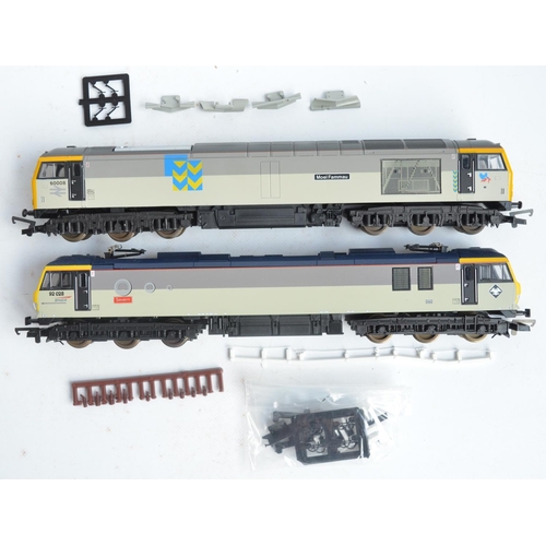 33 - Two OO gauge electric locomotive models from Lima to include 204873A7 Class 92 Severn 92028 and 2050... 