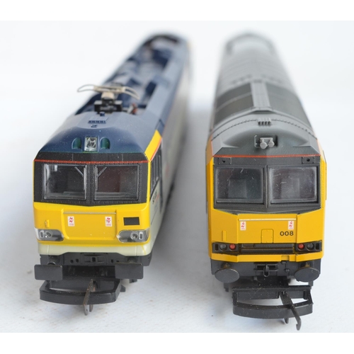 33 - Two OO gauge electric locomotive models from Lima to include 204873A7 Class 92 Severn 92028 and 2050... 