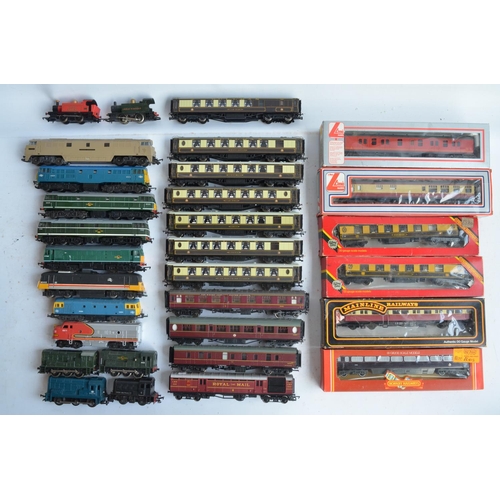 37 - Collection of previously used mostly OO gauge locomotives and passenger wagons including 6 boxed coa... 