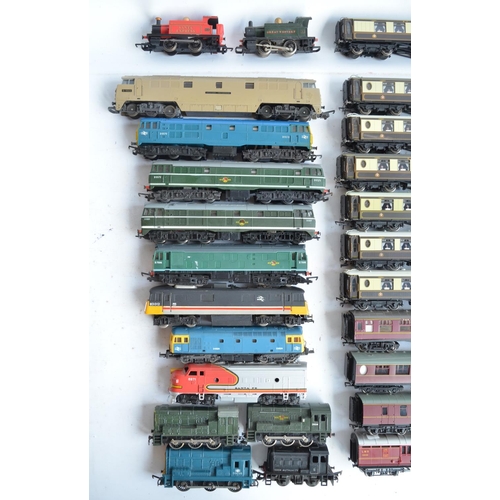 37 - Collection of previously used mostly OO gauge locomotives and passenger wagons including 6 boxed coa... 