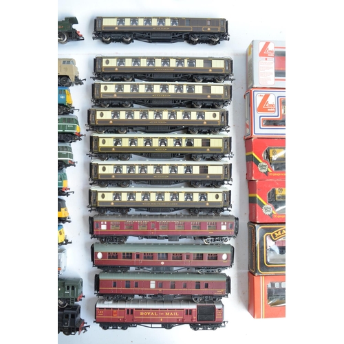 37 - Collection of previously used mostly OO gauge locomotives and passenger wagons including 6 boxed coa... 