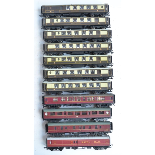 37 - Collection of previously used mostly OO gauge locomotives and passenger wagons including 6 boxed coa... 