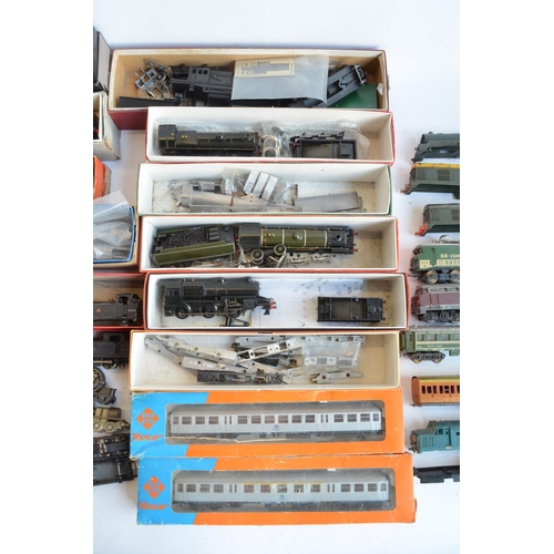 59 - Collection of generally partially built OO gauge white metal and brass steam locomotive kits (mostly... 