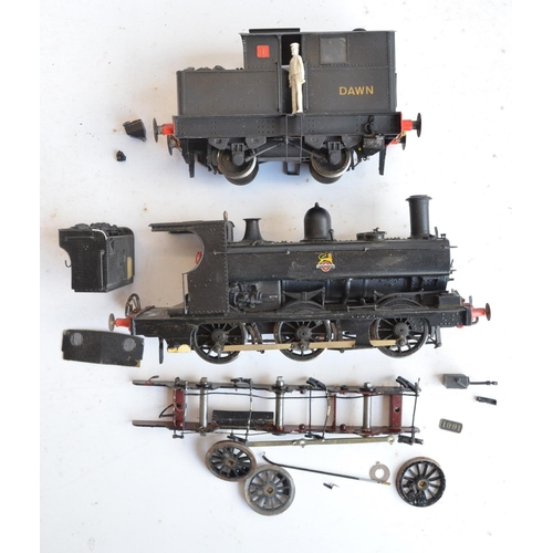 60 - Collection of kitbuilt O gauge locos, wagons and accessories to include an Eric Underhill 0-6-0 pann... 