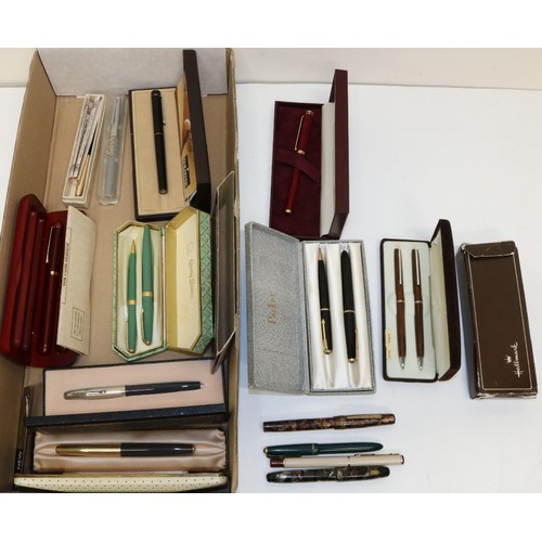 454 - Collection of vintage fountain and ballpoint pens, mostly cased, incl. Conway Stewart, Sheaffer, Ing... 