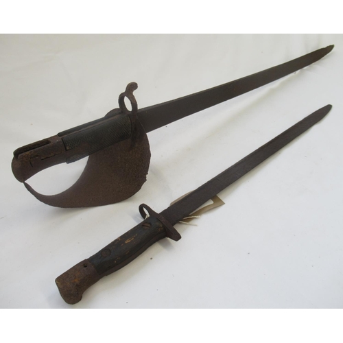 390 - 1858 pattern Lee Enfield Sword Bayonet in weathered condition. Blade L26''. Lee Enfield 1903 pattern... 