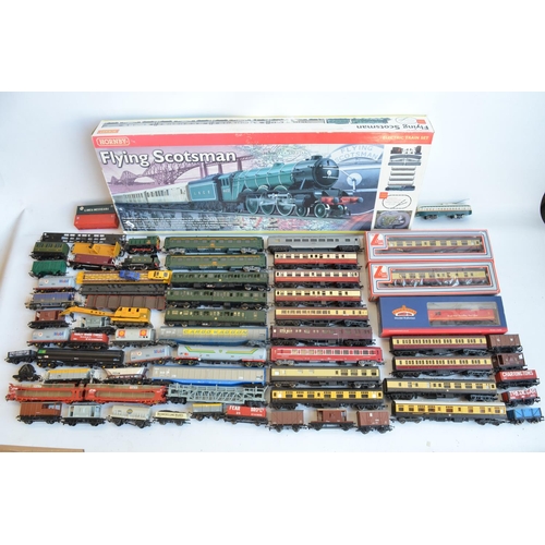 64 - Extensive collection of OO/HO gauge railway models including locomotives, passenger coaches and good... 