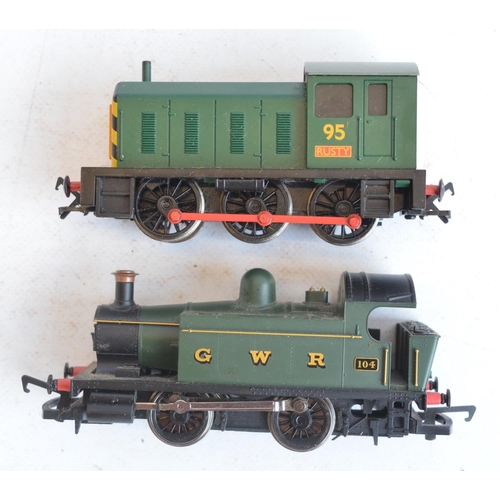 64 - Extensive collection of OO/HO gauge railway models including locomotives, passenger coaches and good... 