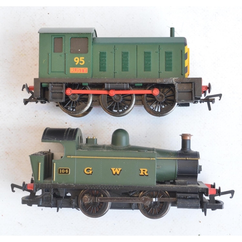 64 - Extensive collection of OO/HO gauge railway models including locomotives, passenger coaches and good... 