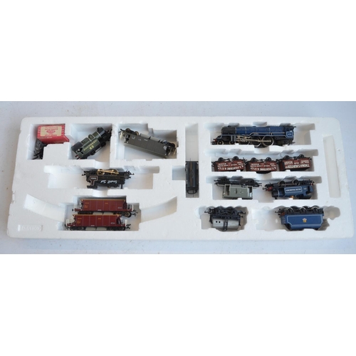 64 - Extensive collection of OO/HO gauge railway models including locomotives, passenger coaches and good... 