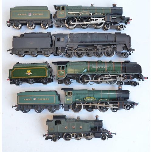 65 - Five OO gauge electric steam train models to include Wrenn W2247 4-6-0 Clun Castle, Hornby weathered... 