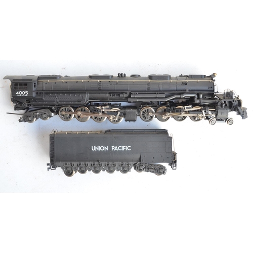 66 - Bachmann HO gauge Thoroughbred electric train set with E-Z Track System, set appears in very good li... 