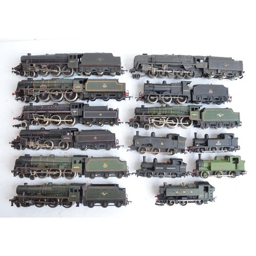 71 - Collection of fourteen unboxed previously run OO gauge electric steam train models from Hornby, Main... 