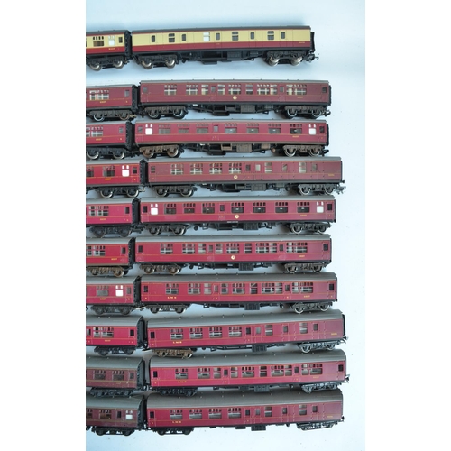 72 - Extensive collection of unboxed previously run OO gauge passenger coaches and goods wagons, various ... 