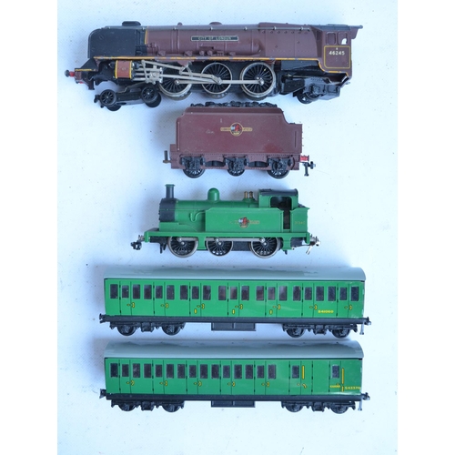 73 - Collection of Hornby, Hornby Dublo and Hornby Tri-ang OO gauge railway models and accessories, many ... 