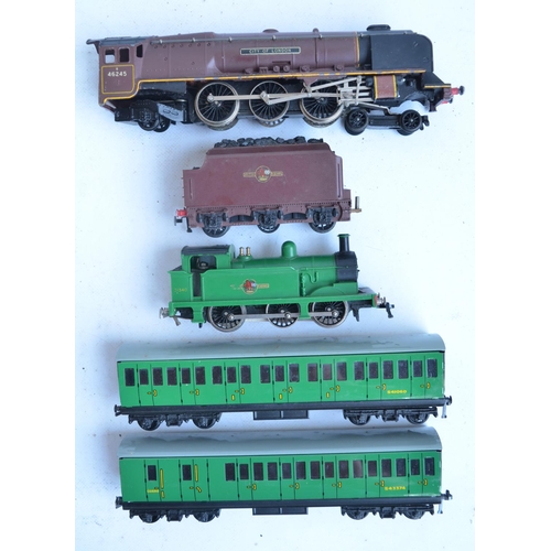 73 - Collection of Hornby, Hornby Dublo and Hornby Tri-ang OO gauge railway models and accessories, many ... 