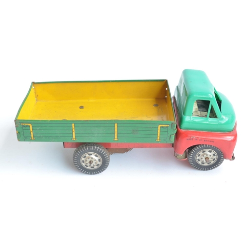 77 - Vintage British made clockwork tinplate and plastic truck model, no makers name, crack to left side ... 