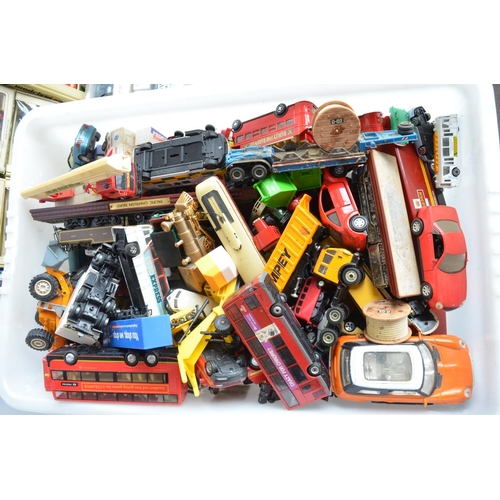 100 - Extensive collection of boxed and unboxed diecast model vehicles from Lledo, Oxford, Corgi etc, qty,... 