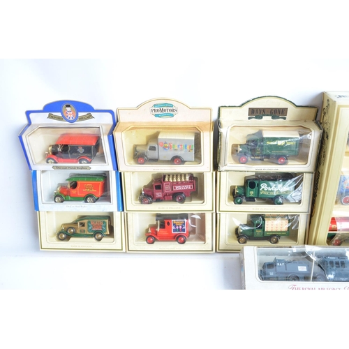 100 - Extensive collection of boxed and unboxed diecast model vehicles from Lledo, Oxford, Corgi etc, qty,... 