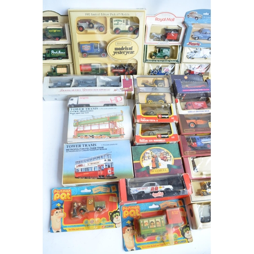 100 - Extensive collection of boxed and unboxed diecast model vehicles from Lledo, Oxford, Corgi etc, qty,... 