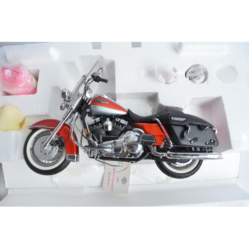 91 - Franklin Mint 1/10 scale Harley Davidson Road King Classic, diecast and plastic static model in exce... 