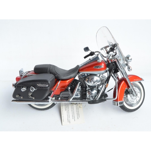 91 - Franklin Mint 1/10 scale Harley Davidson Road King Classic, diecast and plastic static model in exce... 