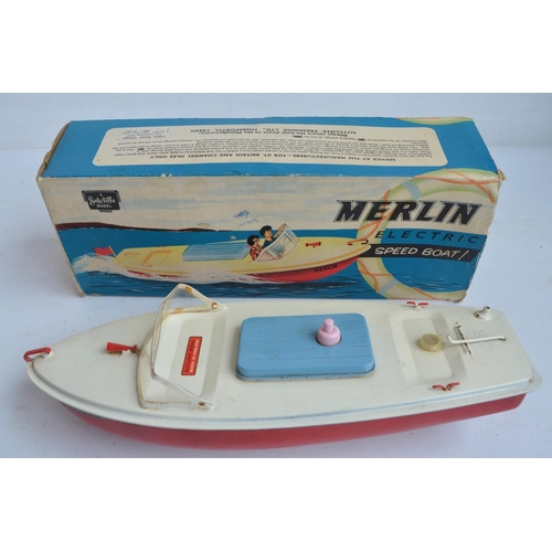 110 - Vintage Sutcliffe Models Merlin battery powered speedboat model, a Matchbox Steer-n-go set (incomple... 