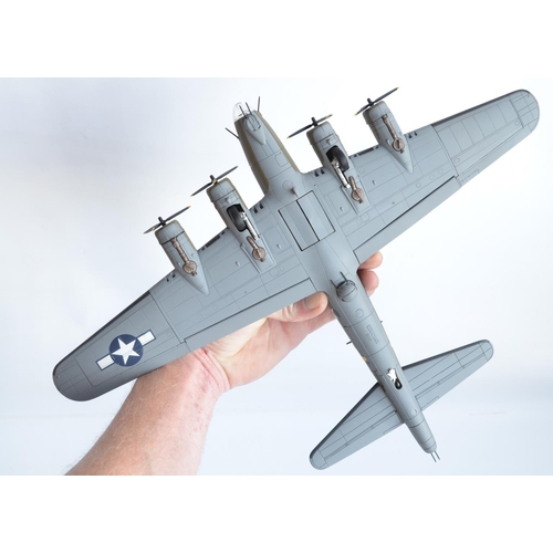 118 - Two Corgi Aviation Archive 1/72nd scale limited edition diecast Boeing B-17 models to include AA3331... 