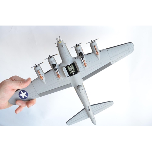 118 - Two Corgi Aviation Archive 1/72nd scale limited edition diecast Boeing B-17 models to include AA3331... 