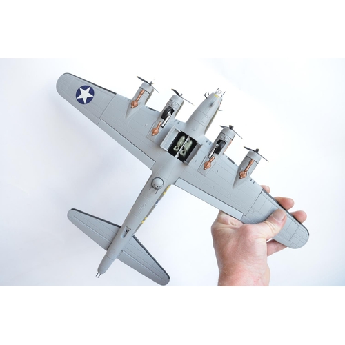 118 - Two Corgi Aviation Archive 1/72nd scale limited edition diecast Boeing B-17 models to include AA3331... 