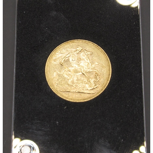 241 - The London Mint Office- The Queen Victoria Veiled Head 1901 Gold Sovereign, encapsulated in case wit... 