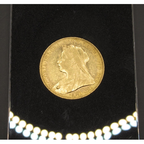 241 - The London Mint Office- The Queen Victoria Veiled Head 1901 Gold Sovereign, encapsulated in case wit... 