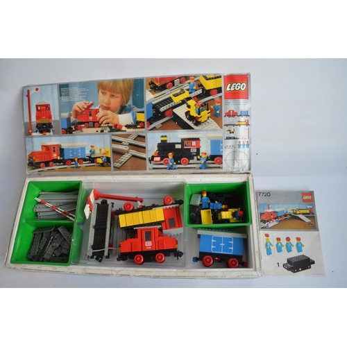 127 - Boxed vintage Lego railway set 7720 with instructions (dated 1980), box in fair condition, damage to... 