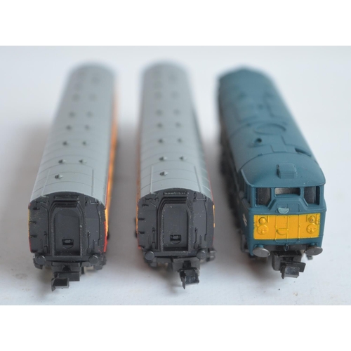 19A - Lima N gauge BR blue Class 31 D5518 diesel electric locomotive model, 2 Lima passenger coaches (all ... 