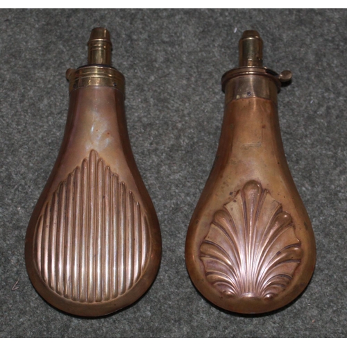 437 - Copper and brass powder flask with fluted leaf design. Copper and brass powder flask with ribbed des... 