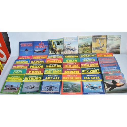 172 - Extensive collection of aircraft related books, magazines etc to include Osprey Superbase Series 1-2... 