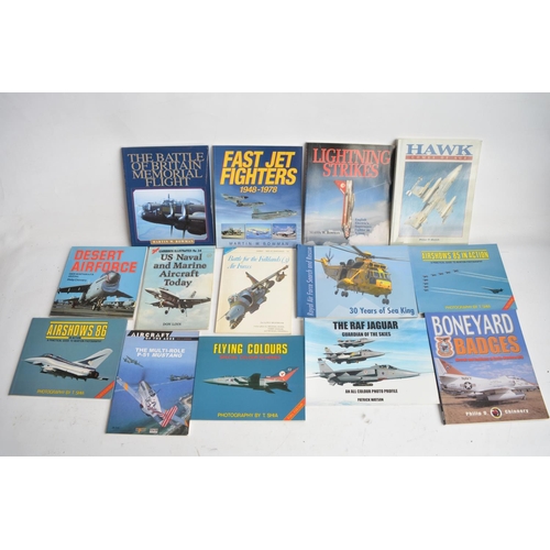 172 - Extensive collection of aircraft related books, magazines etc to include Osprey Superbase Series 1-2... 