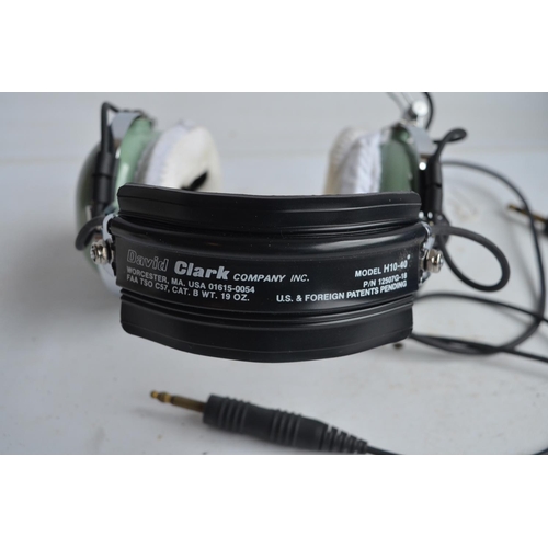 178 - Pilots noise attenuating Model H10-40 headset with microphone by David Clark Co (USA), previously us... 