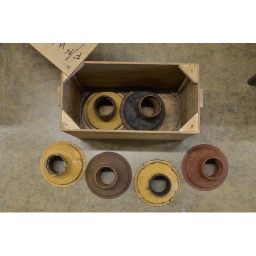 193 - Frazer Nash wire wheel centres; large quantity of Frazer Nash non machined component parts; related ... 