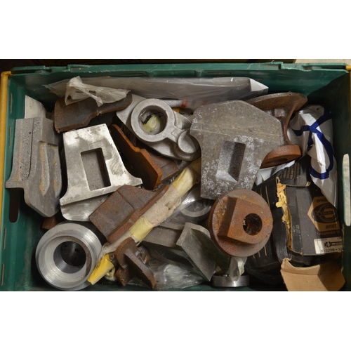 193 - Frazer Nash wire wheel centres; large quantity of Frazer Nash non machined component parts; related ... 