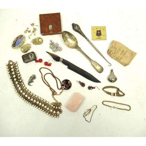 606 - Costume jewellery, a carved ebony letter opener, the Laurel ladies safety razor in tin, a string of ... 