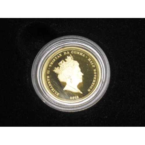 650 - The Bradford Exchange - The Official Lest We Forget Gold Sovereign Set, comprising Double Sovereign,... 