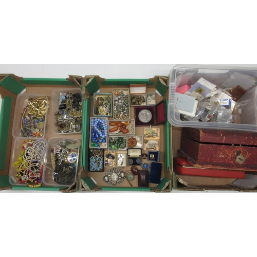 23 - Collection of modern and vintage costume jewellery including necklaces, brooches, etc., a large quan... 