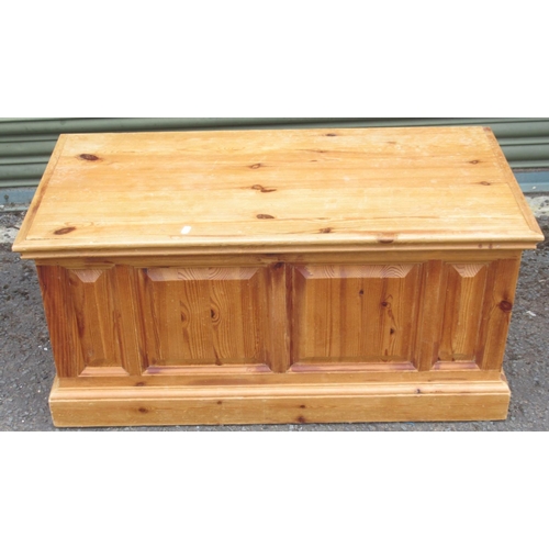 1233 - Modern pine blanket box, 93cm x 47cm x 44.5cm