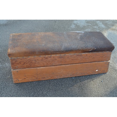 134 - Vintage leather top rectangular gym horse in two sections, 132cm x 58cm x 43cm