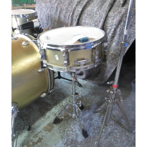 734 - Ludwig drum kit comprising 23