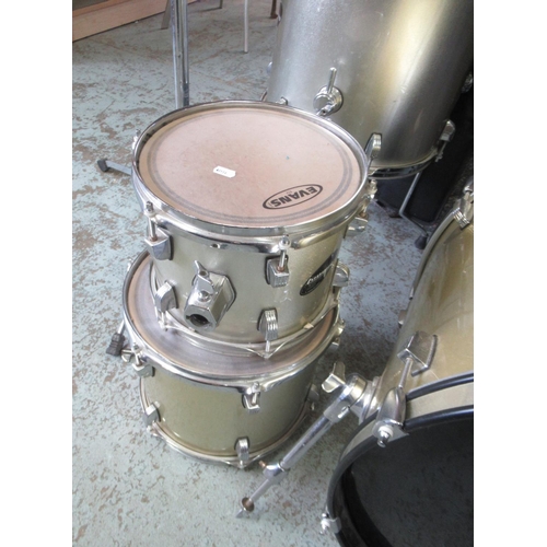 734 - Ludwig drum kit comprising 23