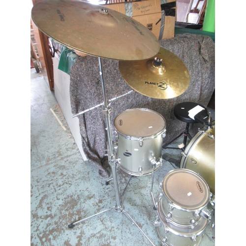 734 - Ludwig drum kit comprising 23